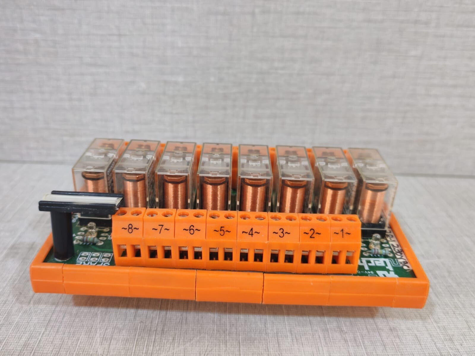 ECONIX RMIR126 ECONIX RMIR126 DIN RAIL MOUNTED RELAY INTERFACE MODULE 4