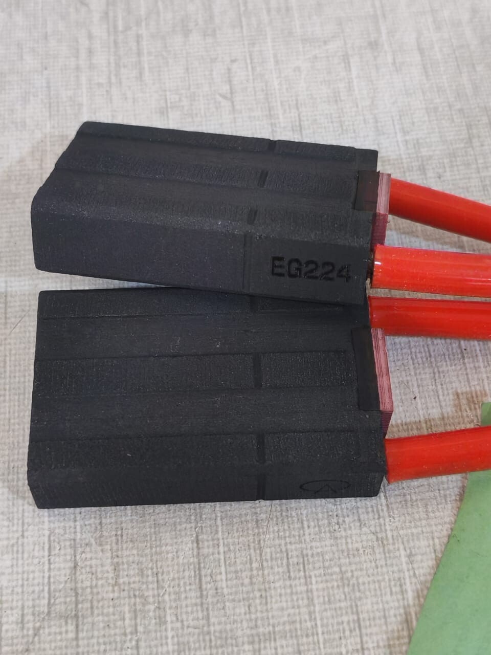 Unbranded EG224 Carbon Brush Set EG224 - (25x32x50mm) 2