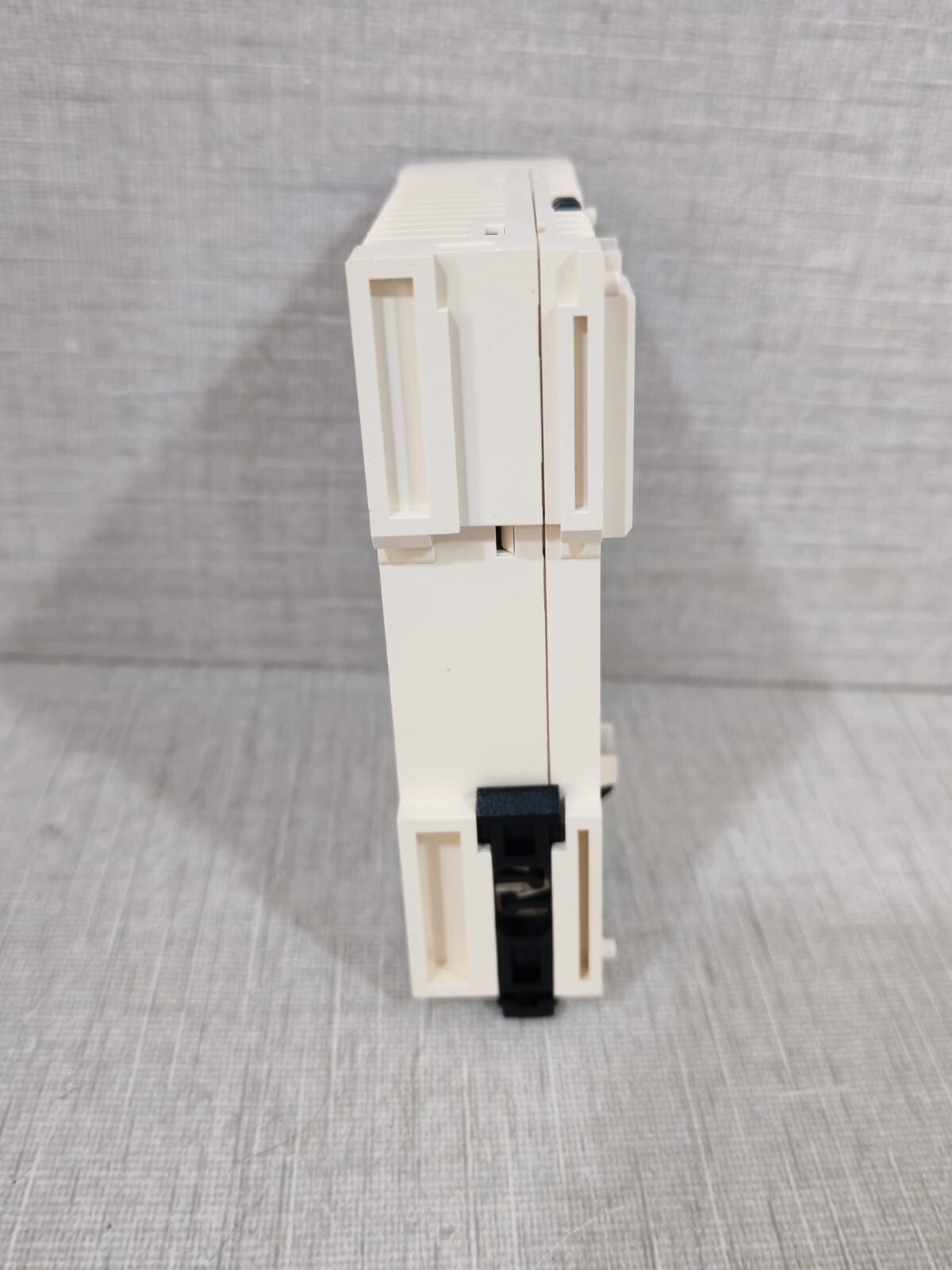 Schneider Electric TM2DMM8DRT Schneider Electric Modicon TM2DMM8DRT PLC Expansion Module 10