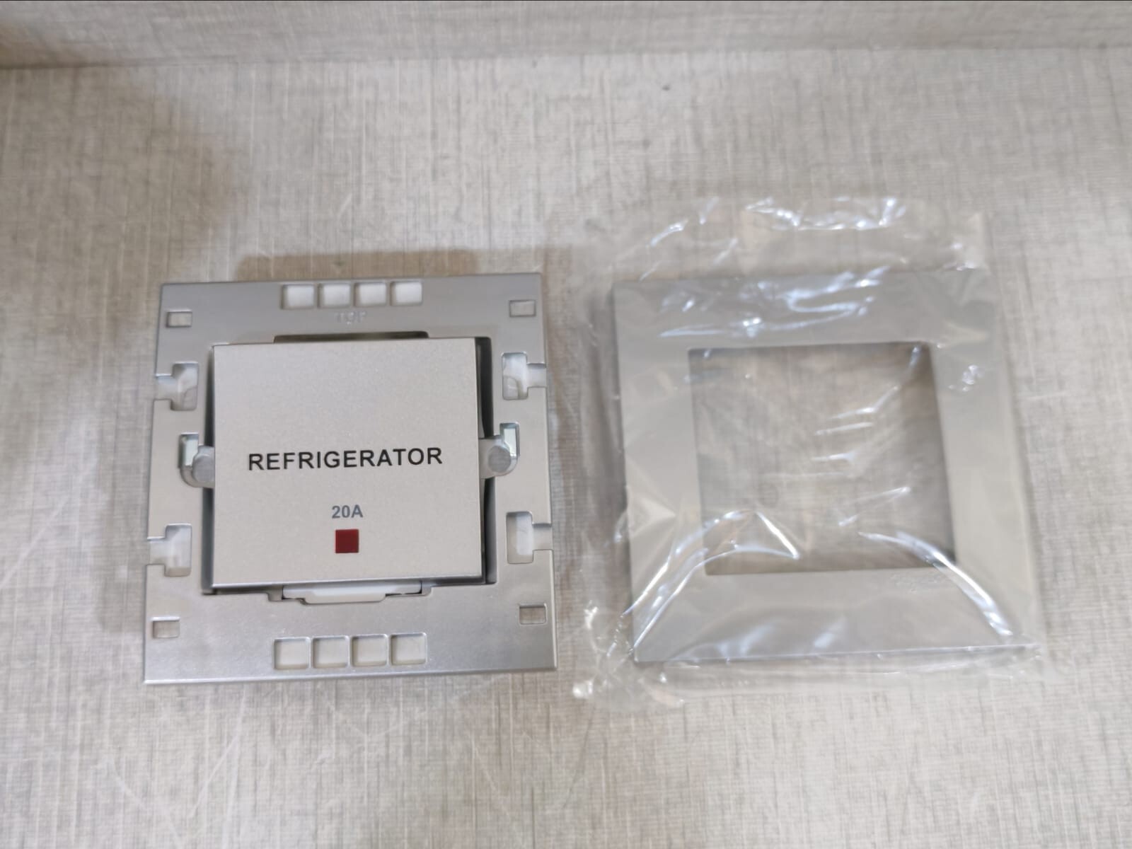 Schneider Electric KB31D20NER SCHNEIDER ELECTRIC KB31D20NER_AS_G12 VIVACE 1 GANG 1 WAY DP SWITCH 20A -1 BOX 7