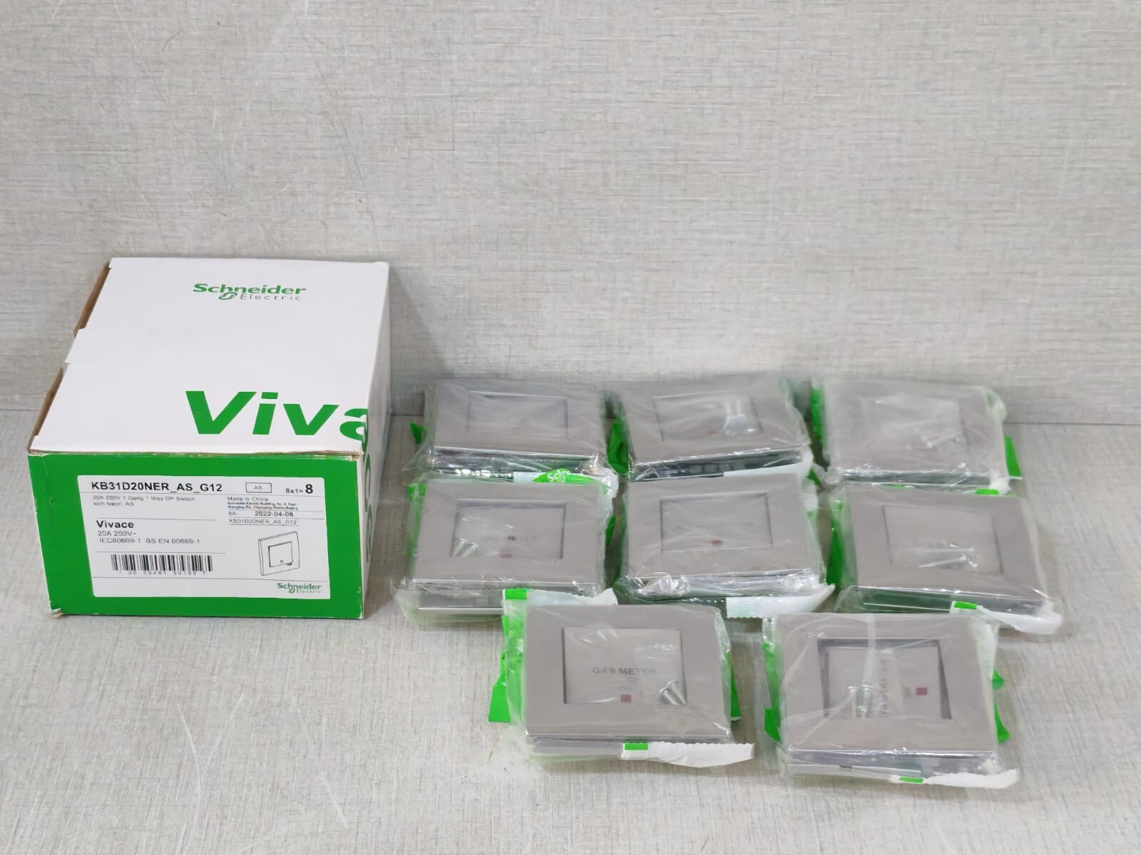SCHNEIDER ELECTRIC KB31D20NER_AS_G12 VIVACE 1 GANG 1 WAY DP SWITCH 20A -1 BOX