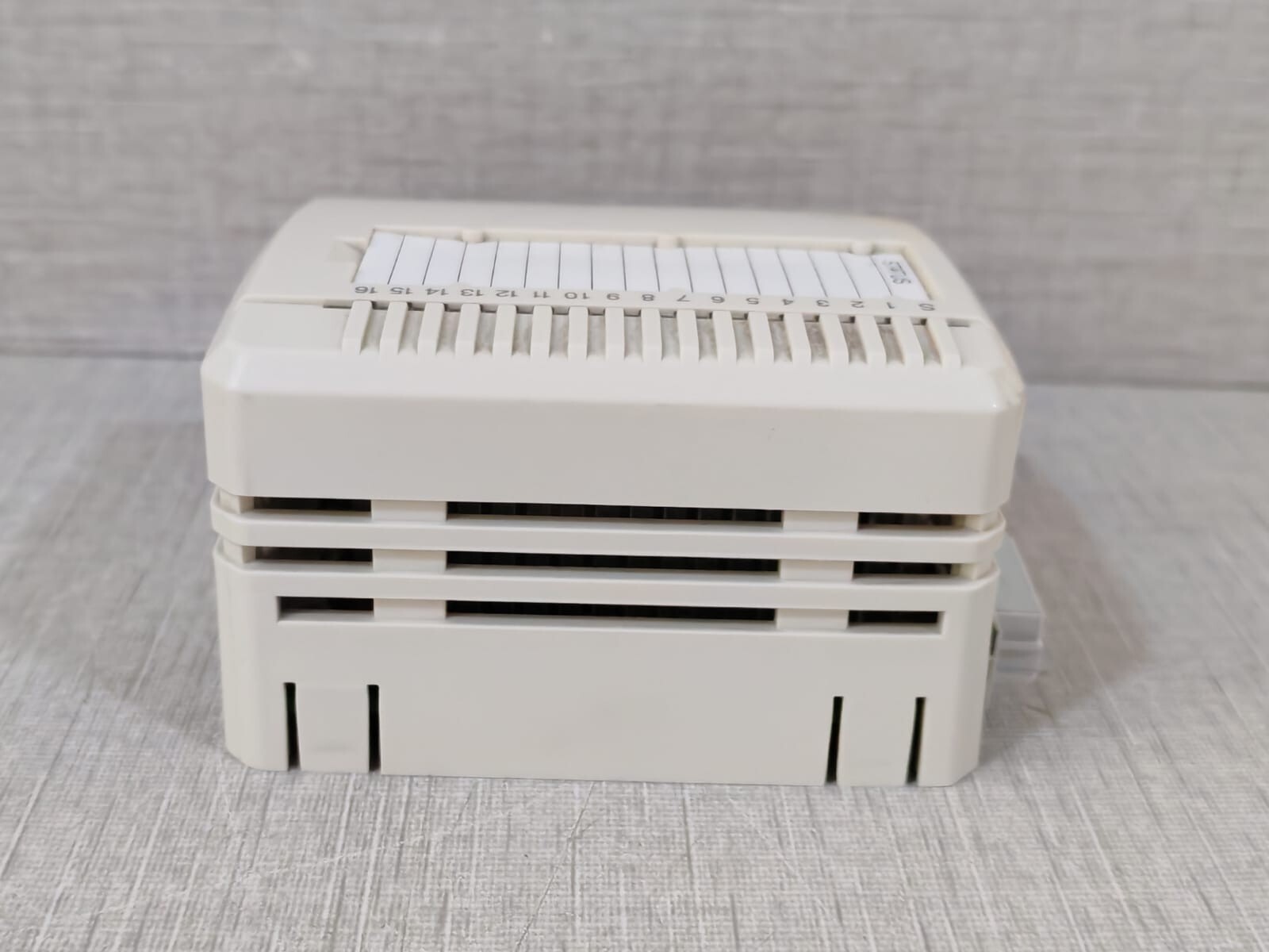 ABB 3BSE020510R1 ABB DO801 Digital Output Module 3BSE020510R1 4