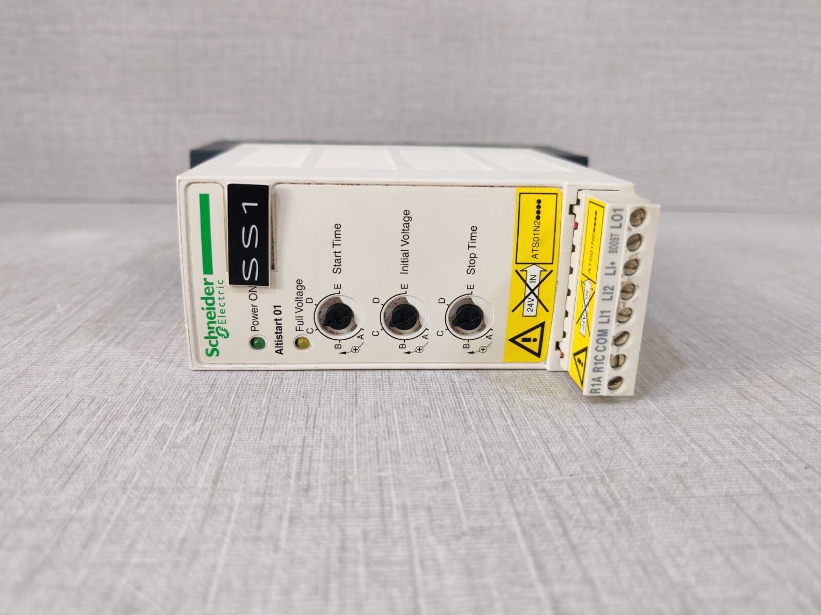 Schneider Electric ATS01N212QN Schneider Electric Soft Starter ATS01N212QN ALTISTART 01 5