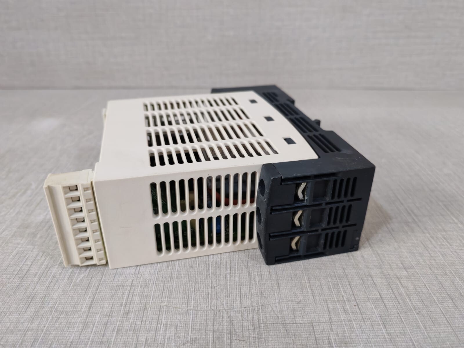 Schneider Electric ATS01N212QN Schneider Electric Soft Starter ATS01N212QN ALTISTART 01 6