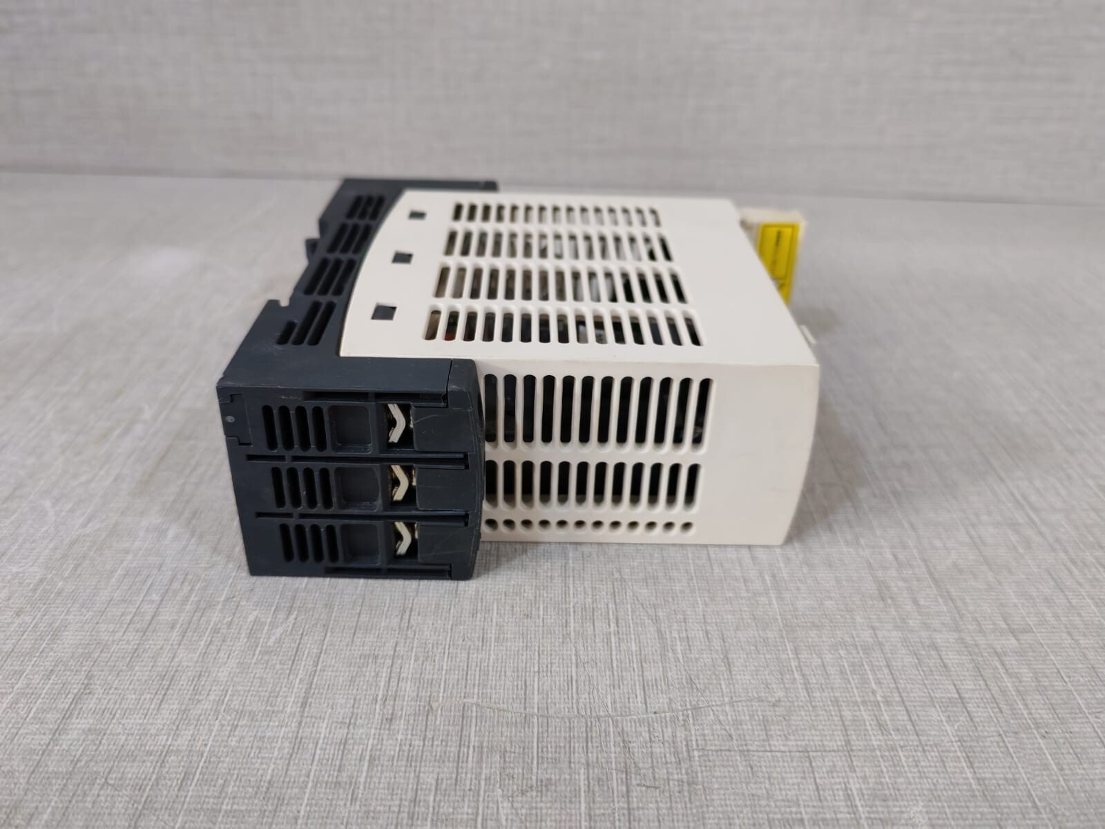 Schneider Electric ATS01N212QN Schneider Electric Soft Starter ATS01N212QN ALTISTART 01 7