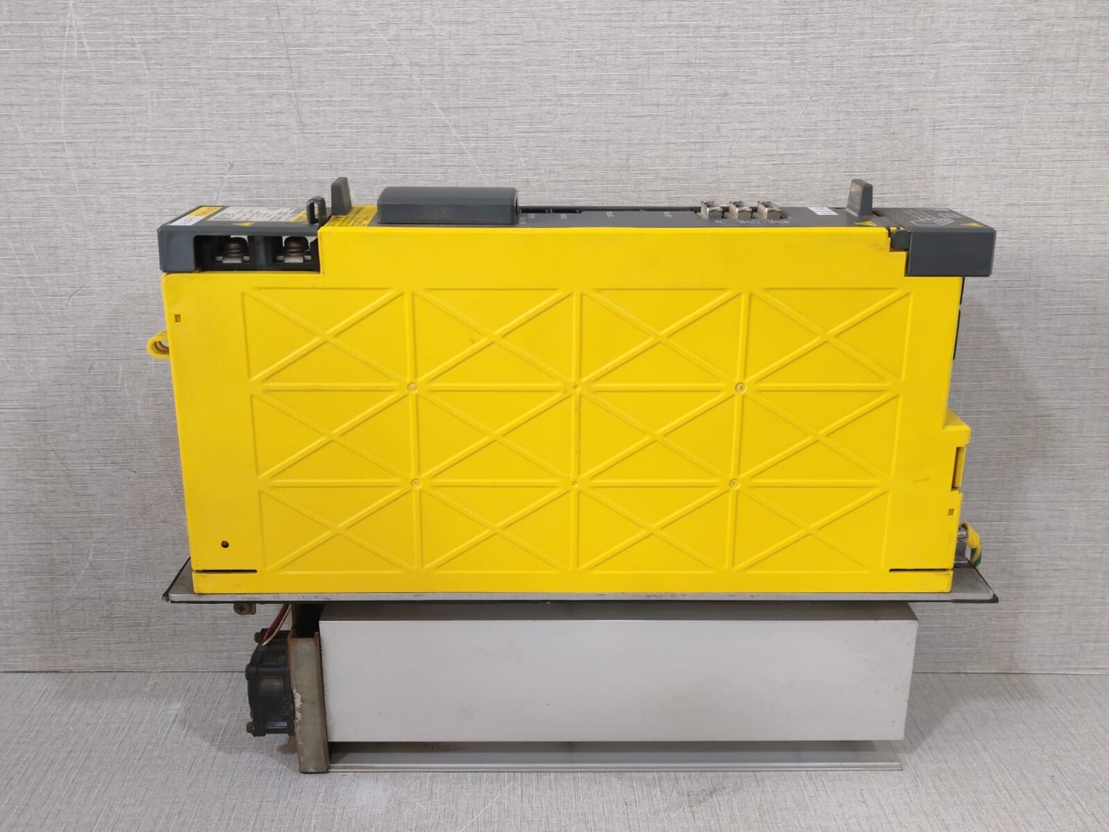 Fanuc A06B-6114-H209 FANUC A06B-6114-H209 SER F SERVO AMPLIFIER 283-339V-11KW 240V 9