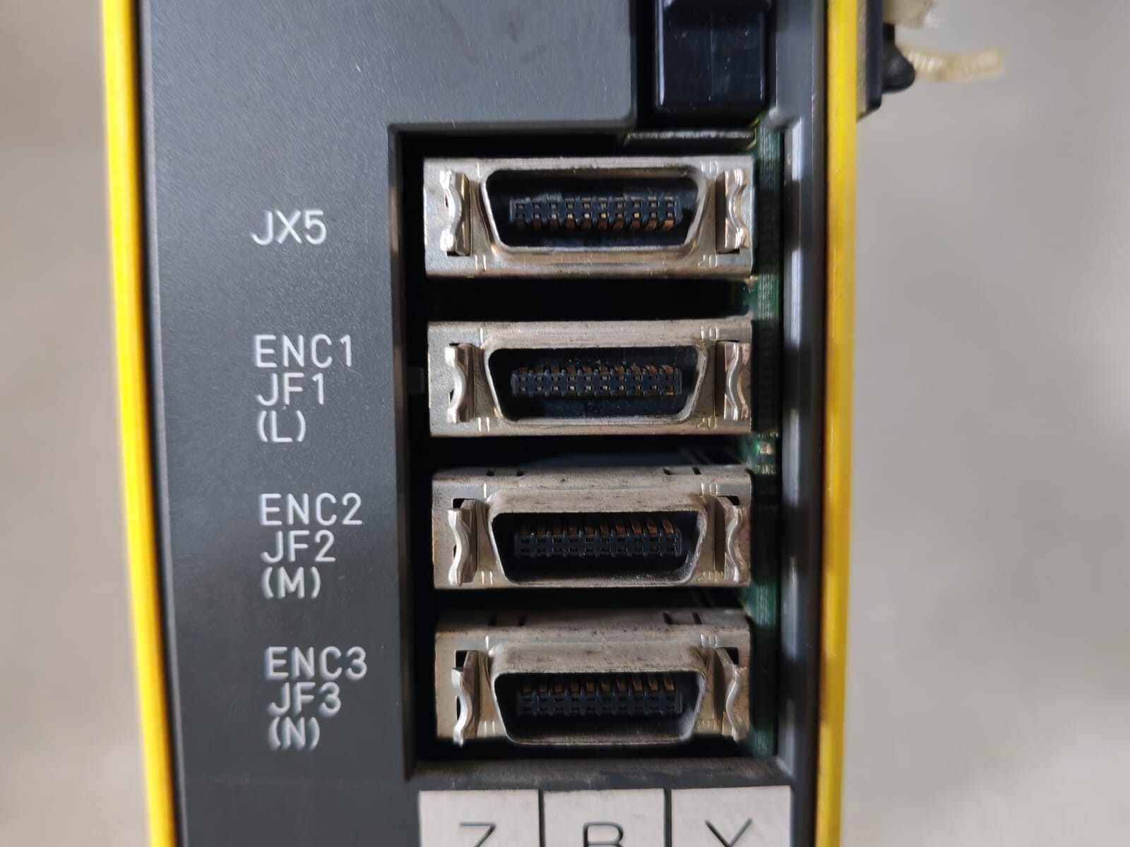 FANUC A06B-6114-H304 FANUC A06B-6114-H304 SER F SERVO DRIVE 283-339V 9.5KW 240V 4