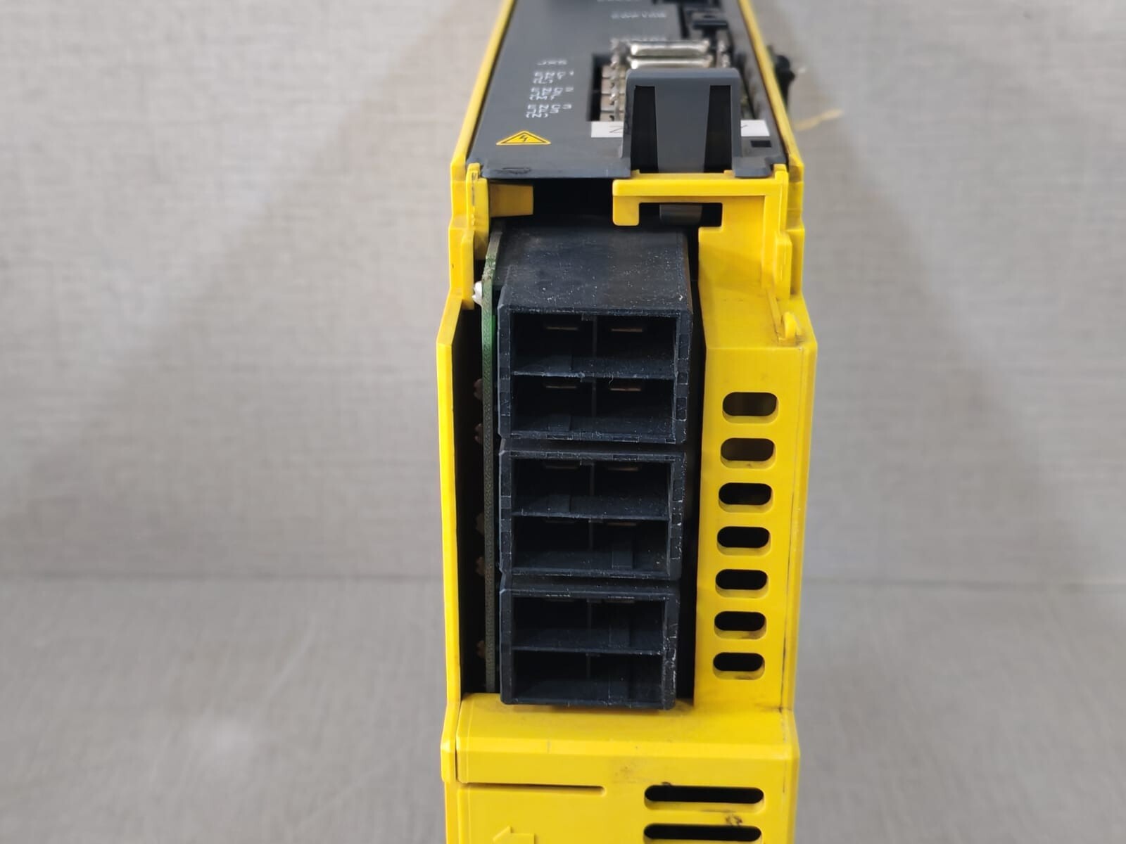 FANUC A06B-6114-H304 FANUC A06B-6114-H304 SER F SERVO DRIVE 283-339V 9.5KW 240V 9