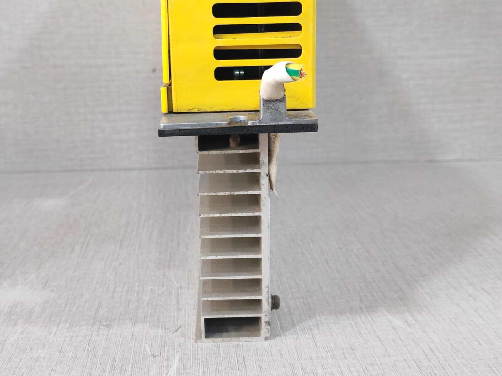 FANUC A06B-6114-H304 FANUC A06B-6114-H304 SER F SERVO DRIVE 283-339V 9.5KW 240V 10