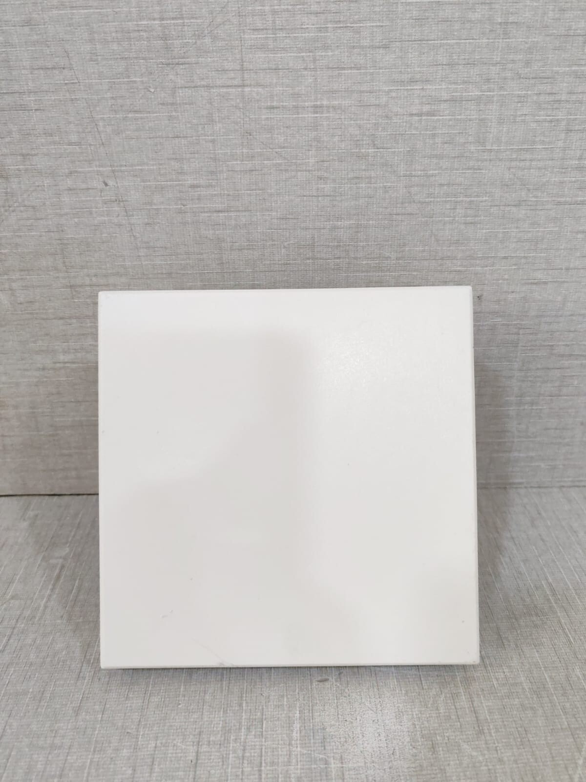 Lutron LUT-LBX-CE LUTRON LUT-LBX-CE SYNTHETIC MINIMUM LOAD 220-240V 50/60Hz 3