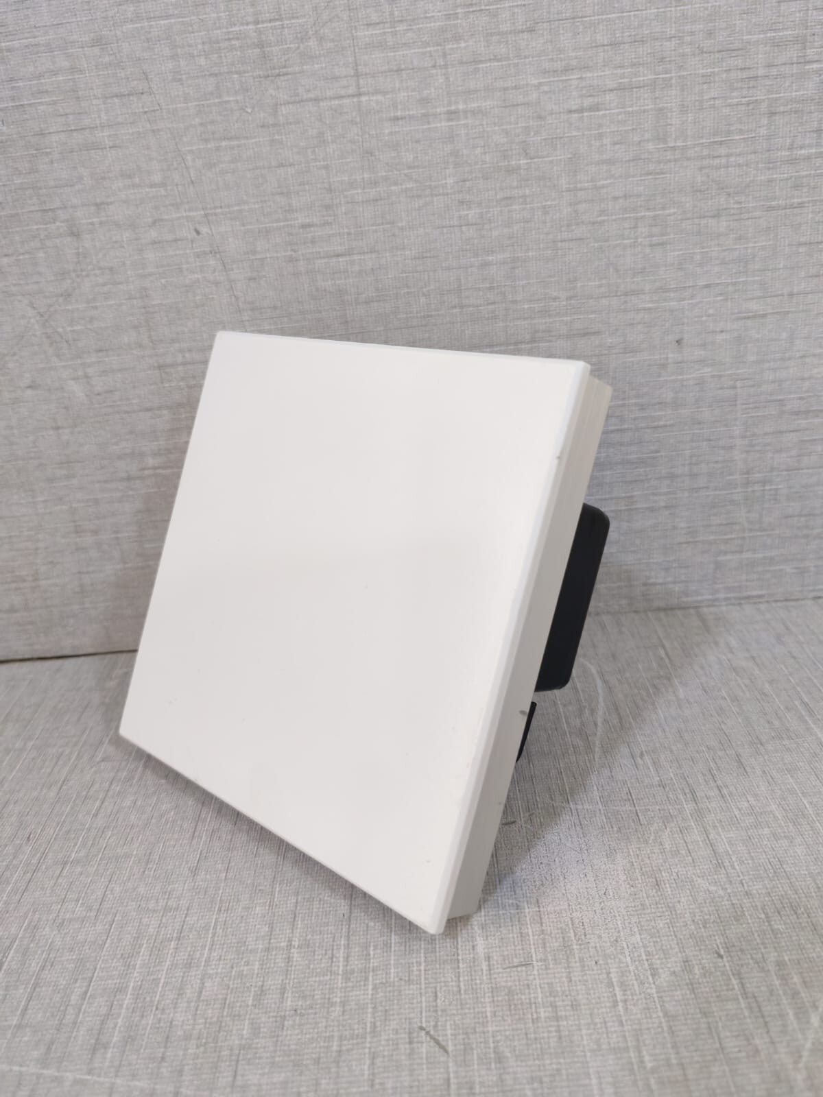 Lutron LUT-LBX-CE LUTRON LUT-LBX-CE SYNTHETIC MINIMUM LOAD 220-240V 50/60Hz 4