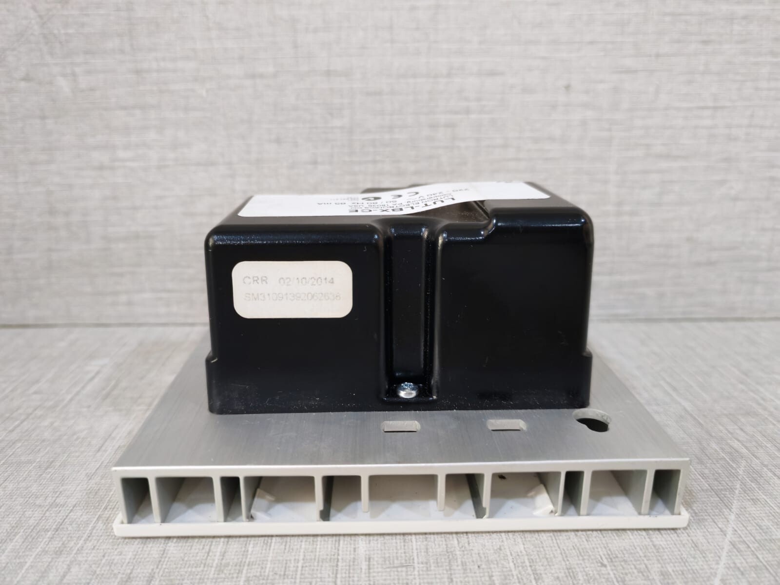 Lutron LUT-LBX-CE LUTRON LUT-LBX-CE SYNTHETIC MINIMUM LOAD 220-240V 50/60Hz 8