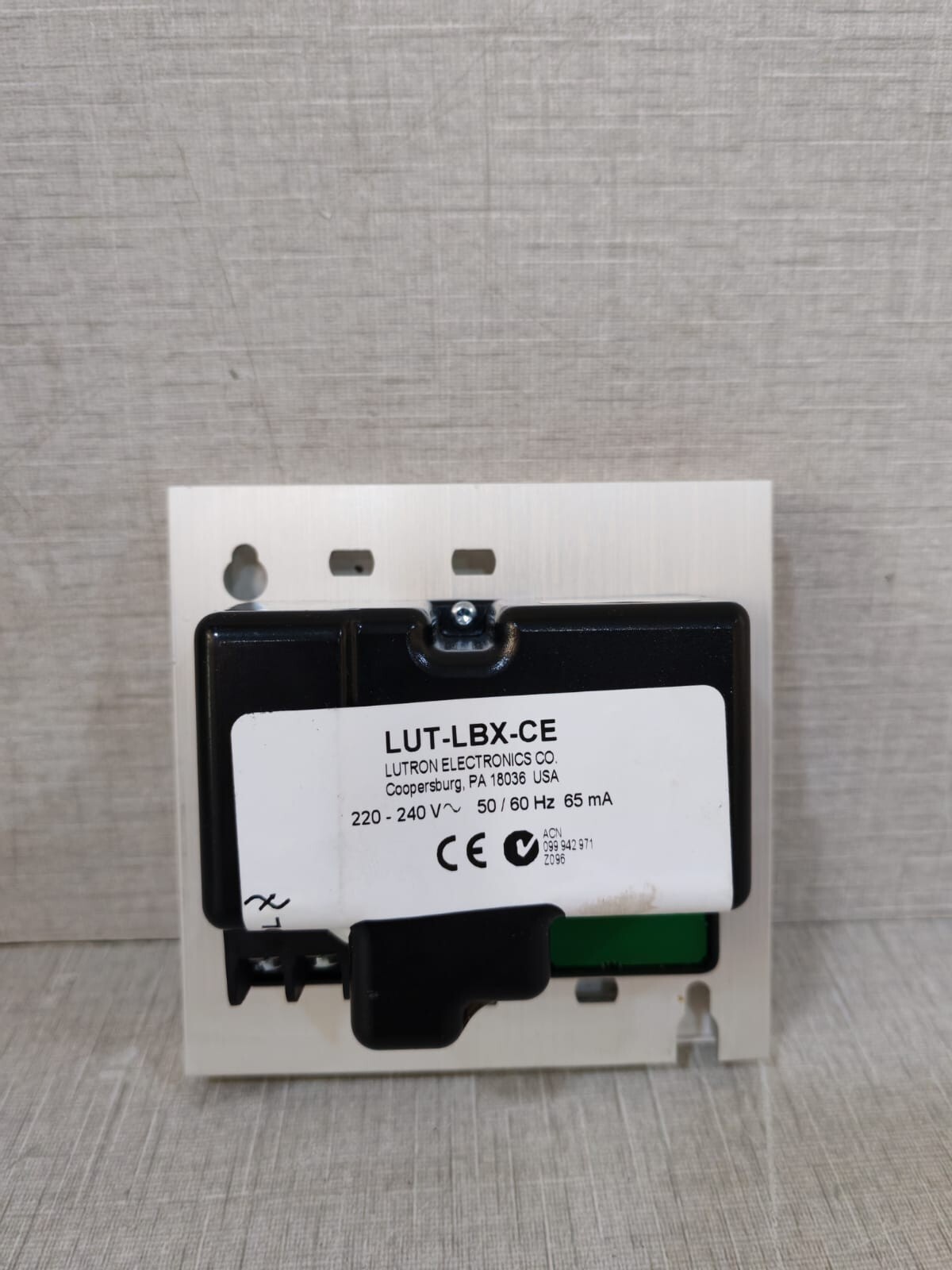 LUTRON LUT-LBX-CE SYNTHETIC MINIMUM LOAD 220-240V 50/60Hz
