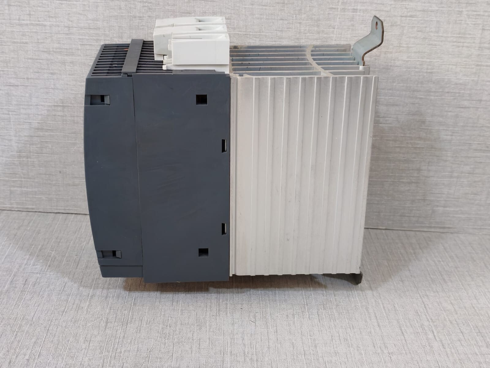 Invensys Eurotherm 7100S 63A/230V Invensys Eurotherm 7100S 63A/230V Solid State Relay CF-6124 6