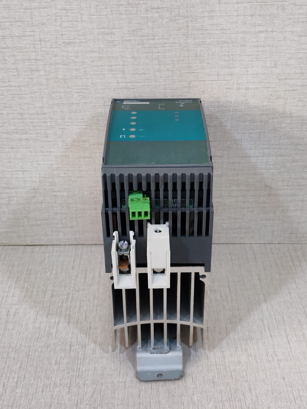 Invensys Eurotherm 7100S 63A/230V Invensys Eurotherm 7100S 63A/230V Solid State Relay CF-6124 8