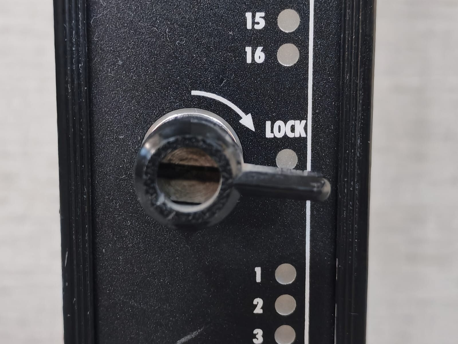 Triconex SDO-3411 TRICONEX SDO 3411 OUTPUT MODULE 24 VDC 4