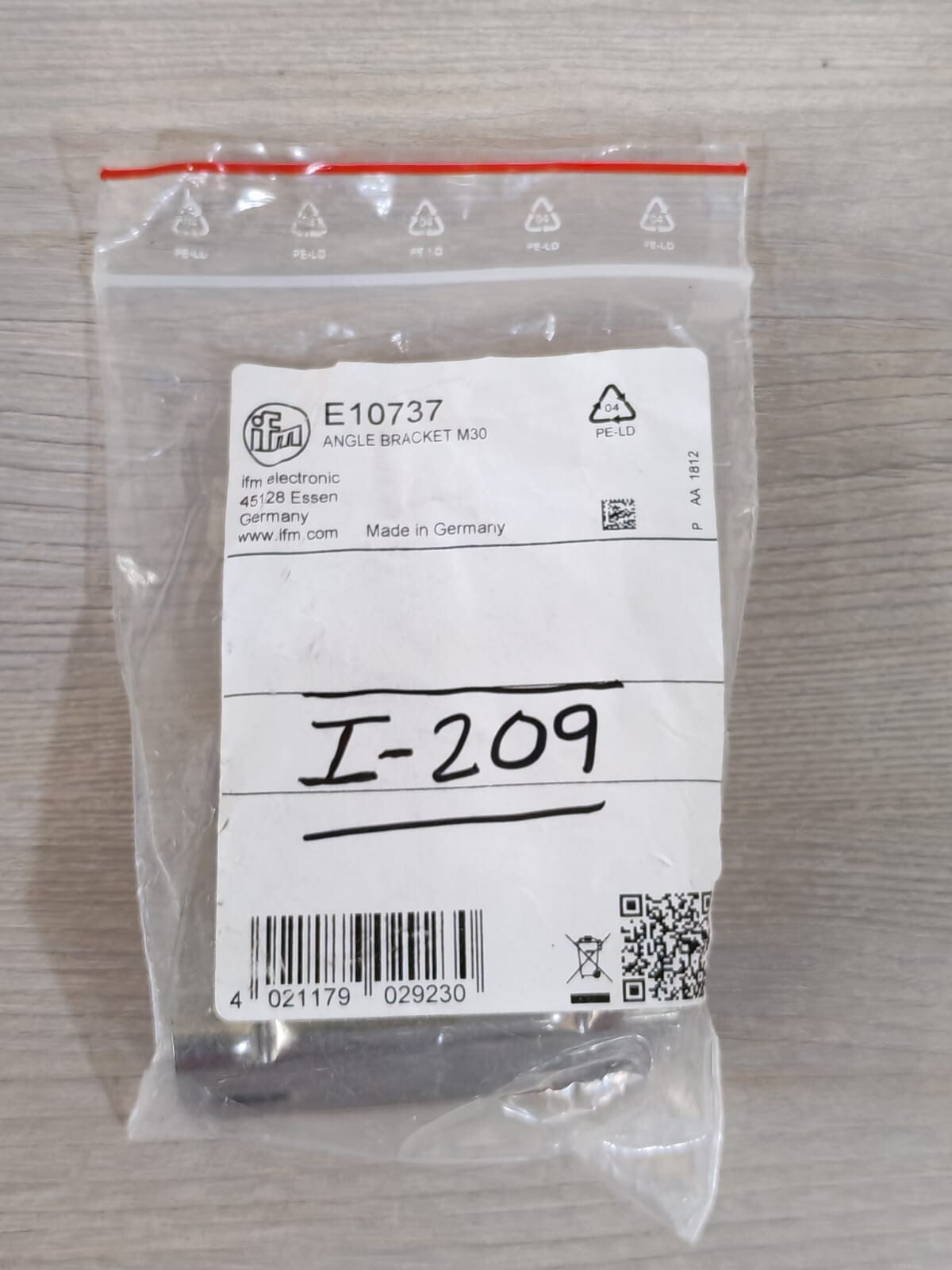 IFM E35068 IFM E35068 Cooling Jacket with E10737 Angle Bracket M30 9
