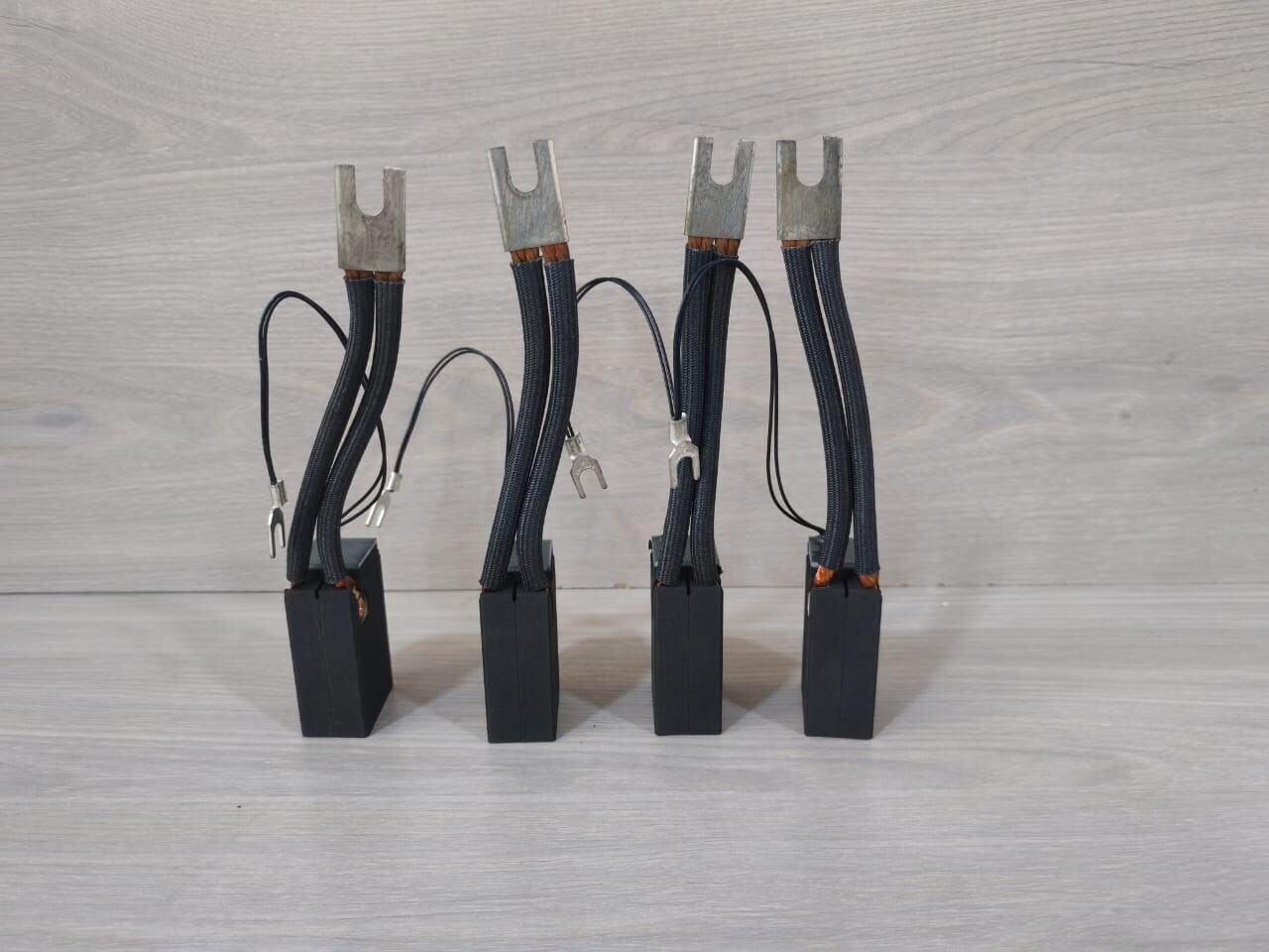 UNKNOWN TD-602 TD 602 / TD602 Carbon Brush - LOT 4 PCS 4