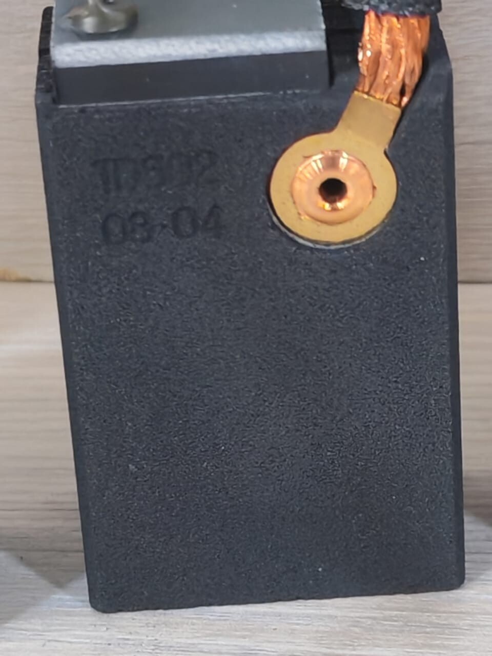 UNKNOWN TD-602 TD 602 / TD602 Carbon Brush - LOT 4 PCS 7