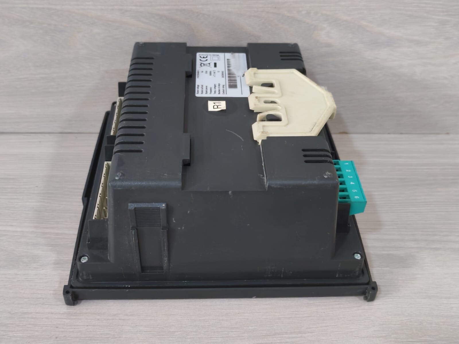 Schneider Electric NR12 MERLIN GERIN NR12 VARLOGIC CONTROLLER 110/230/400V 6
