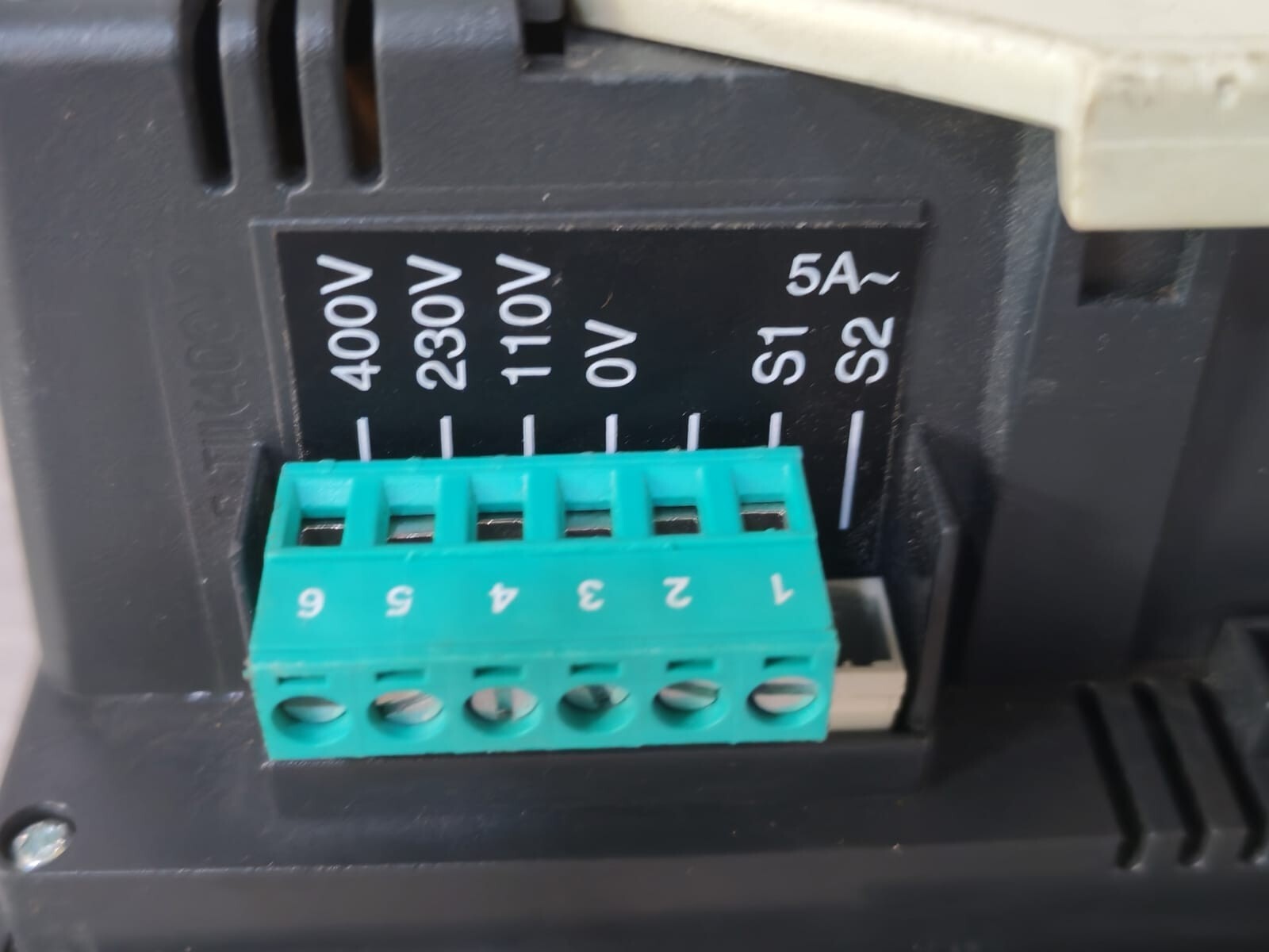 Schneider Electric NR12 MERLIN GERIN NR12 VARLOGIC CONTROLLER 110/230/400V 9