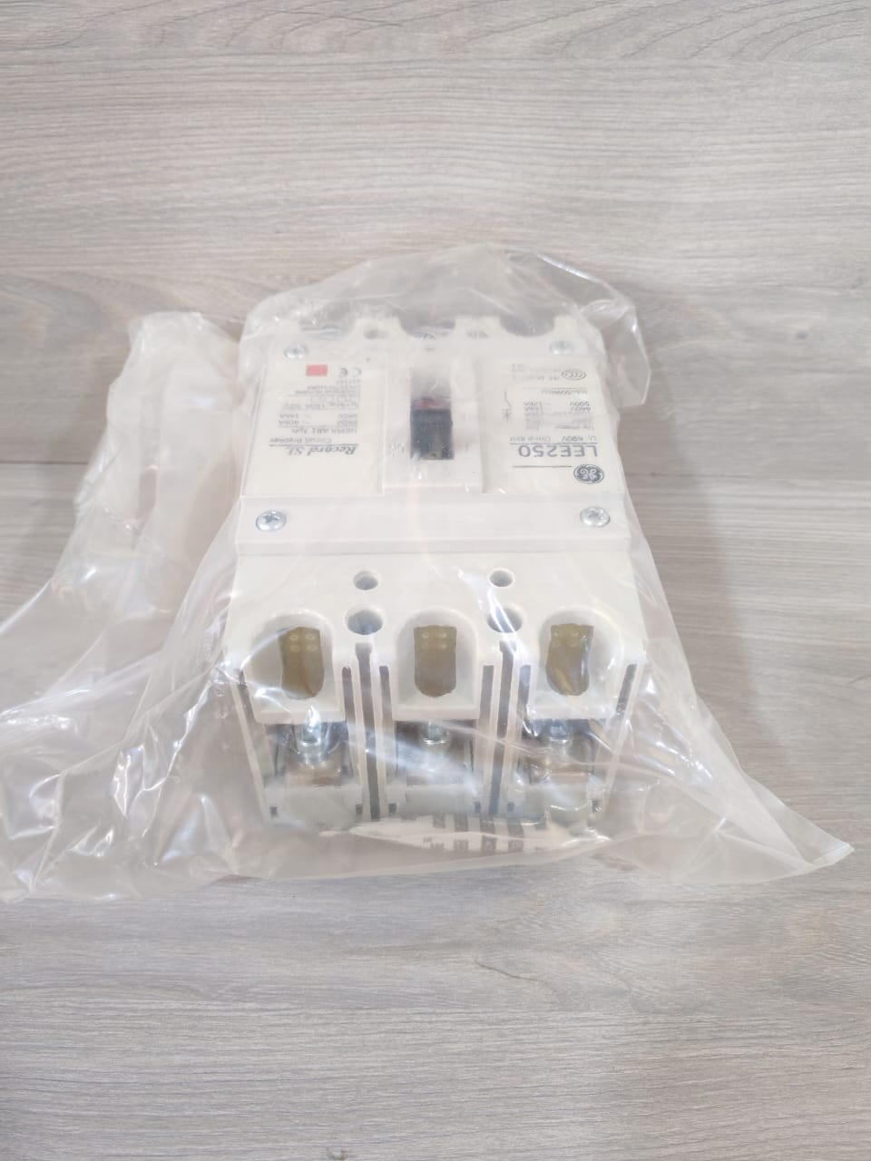 GE LEE35T5F160KF GE LEE250 Record SL LEE35T5F160KF Circuit Breaker 5