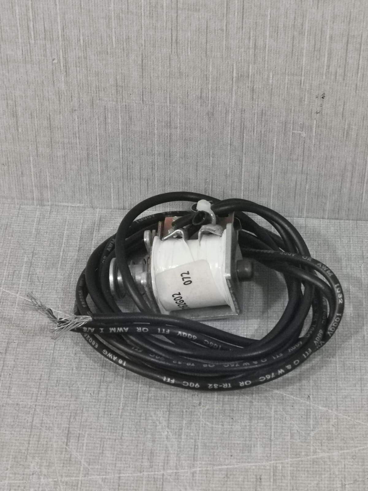 Eaton 1373D62G02 Cutler Hammer 1373D62G02 - Circuit Breaker Shunt Trips 4