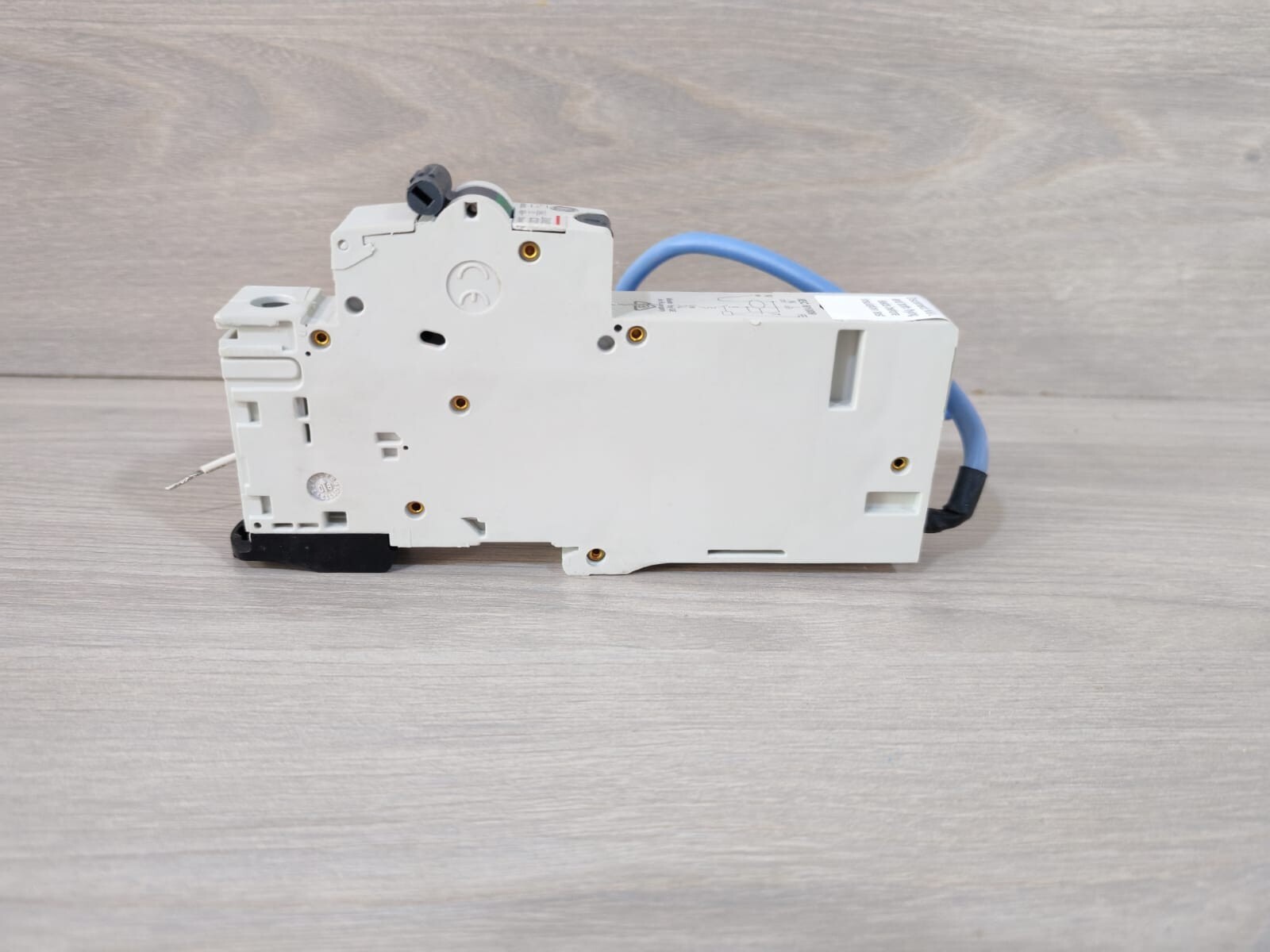 GE DME60 GE DME60 C32/030 1P+N C32 30mA 240V 605065 8