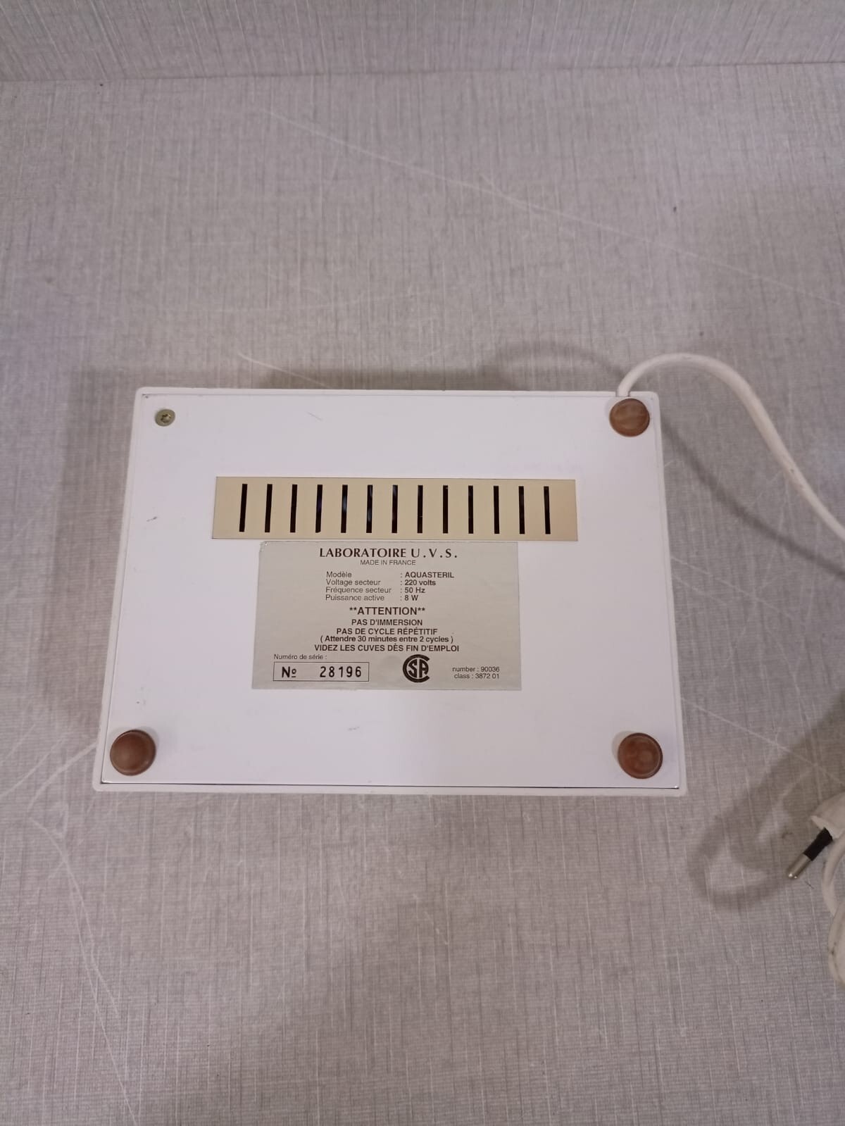 LABORATOIRE U.V.S U.V.S LABORATOIRE U.V.S. AQUASTERIL 220 volts / 50 Hz / 8 w 3