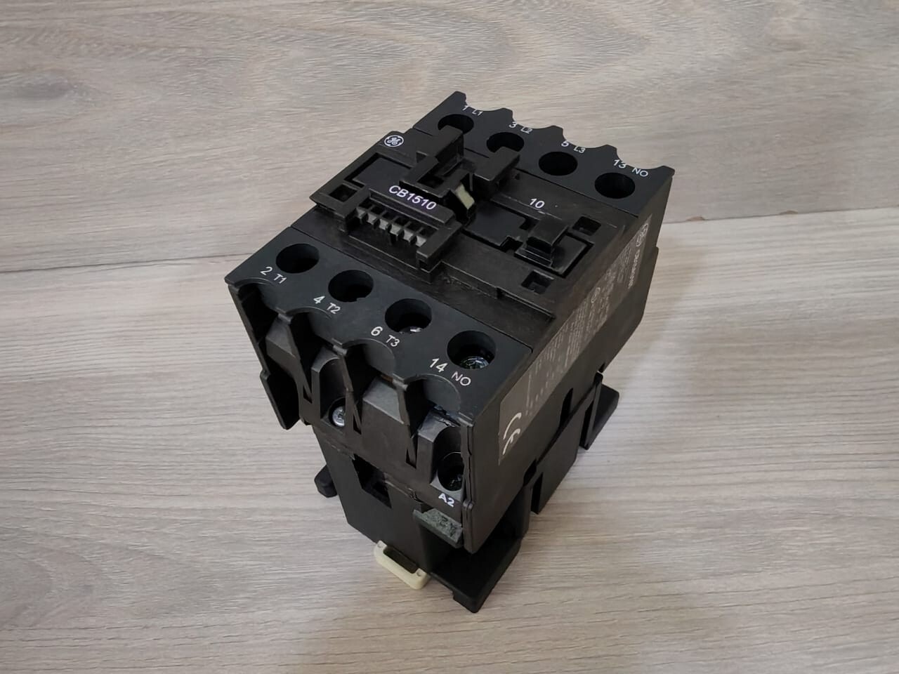 GE CB1510/CB15A310T GENERAL ELECTRIC CB1510/CB15A310T 3-PHASE CONTACTOR 10