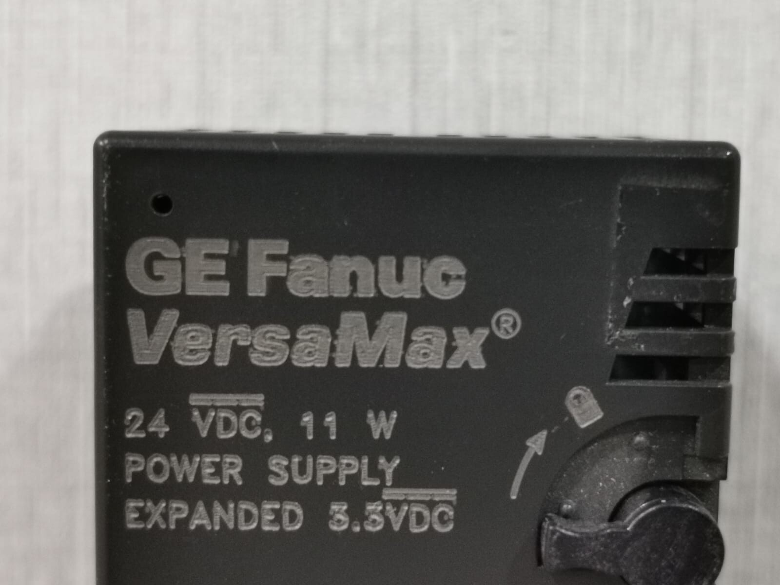 GE IC200PWR002D GE Fanuc VersaMax IC200PWR002D Power Supply 2