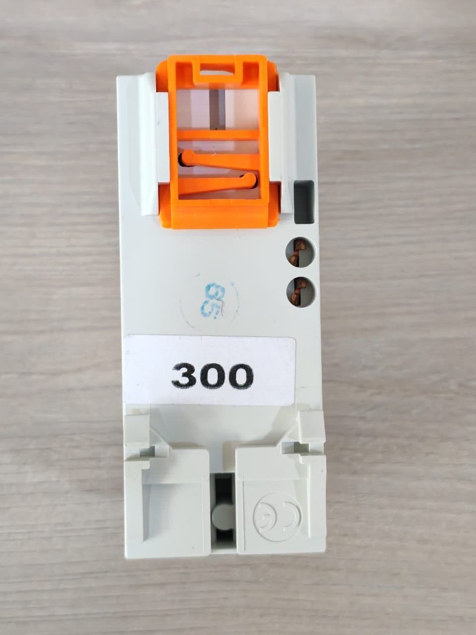 GE DCG240/300 GE DCG240/300 Differential Switch 2P 40A 300mA | 690779 7