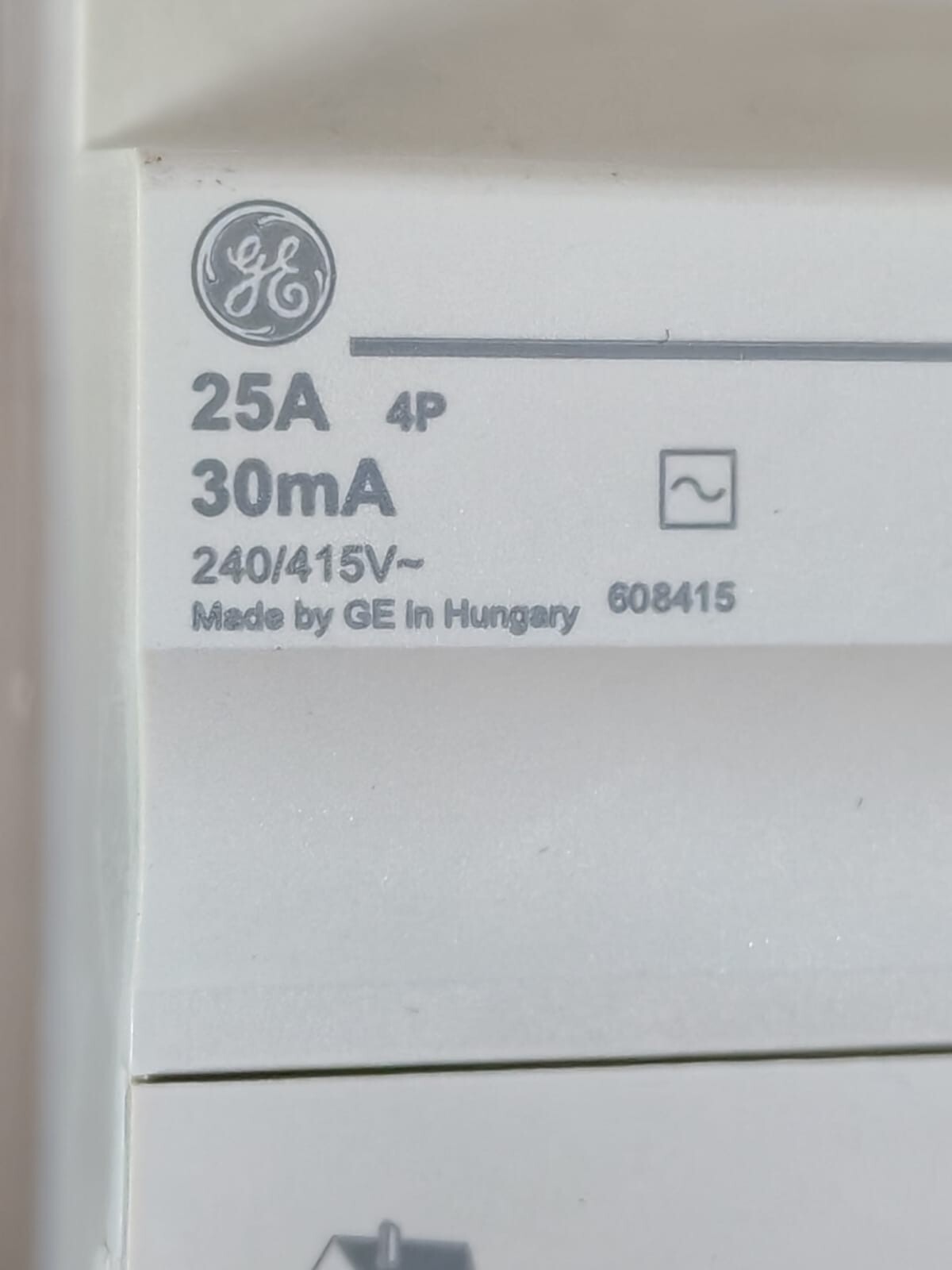 GE DCG425/030 GE DCG425/030 Differential Switch 608415 | 4P 25A 30mA 3