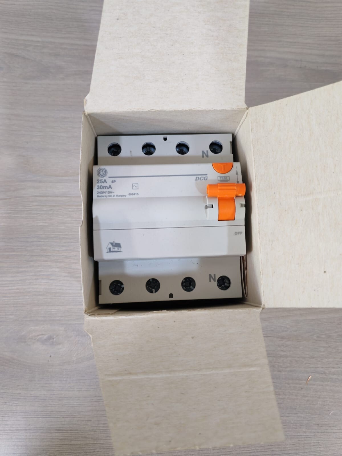 GE DCG425/030 GE DCG425/030 Differential Switch 608415 | 4P 25A 30mA 9