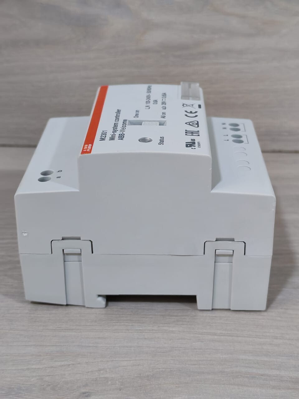 ABB M2301 ABB M2301 Mini-System Controller ABB-Welcome 2TMA070080W0012 100-240V 8