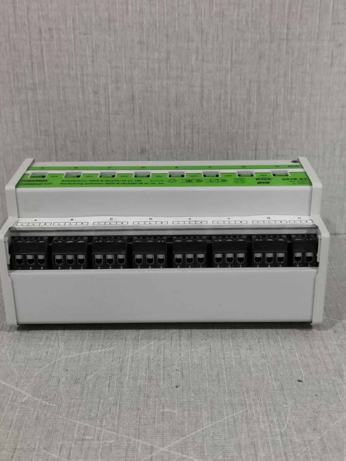 Merten KNX-647893 MERTEN INSTABUS EIB KNX 647893 SCHALTAKTOR REG K/ 8X230/16M SWITCHING ACTUATOR 4