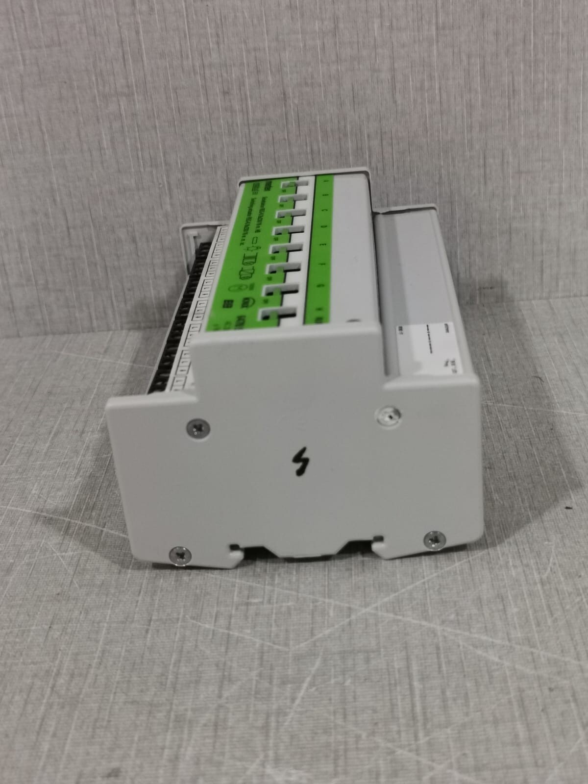 Merten KNX-647893 MERTEN INSTABUS EIB KNX 647893 SCHALTAKTOR REG K/ 8X230/16M SWITCHING ACTUATOR 7