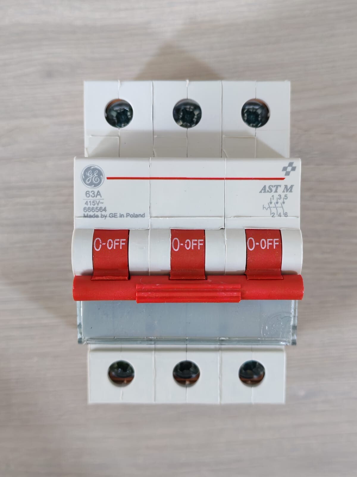 GE 666564 GE AST M 63 30 Main Switch 666564 | 63A | 415V 2