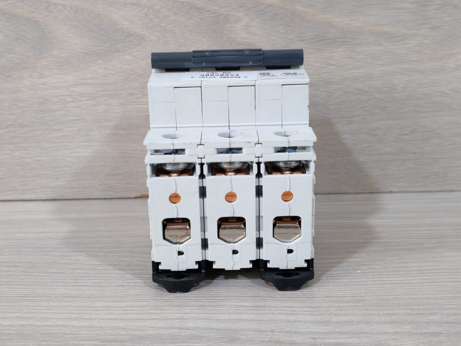 GE EP103ULC10 GE EP103ULC10 | EP100UL Circuit Breaker 686909 4