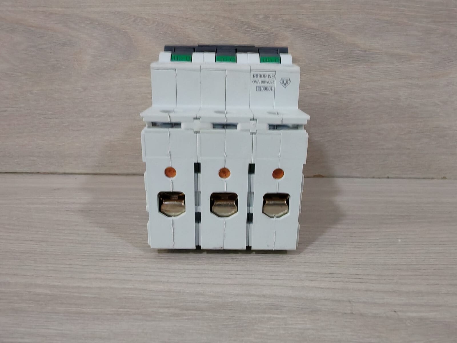 GE EP103ULC10 GE EP103ULC10 | EP100UL Circuit Breaker 686909 5