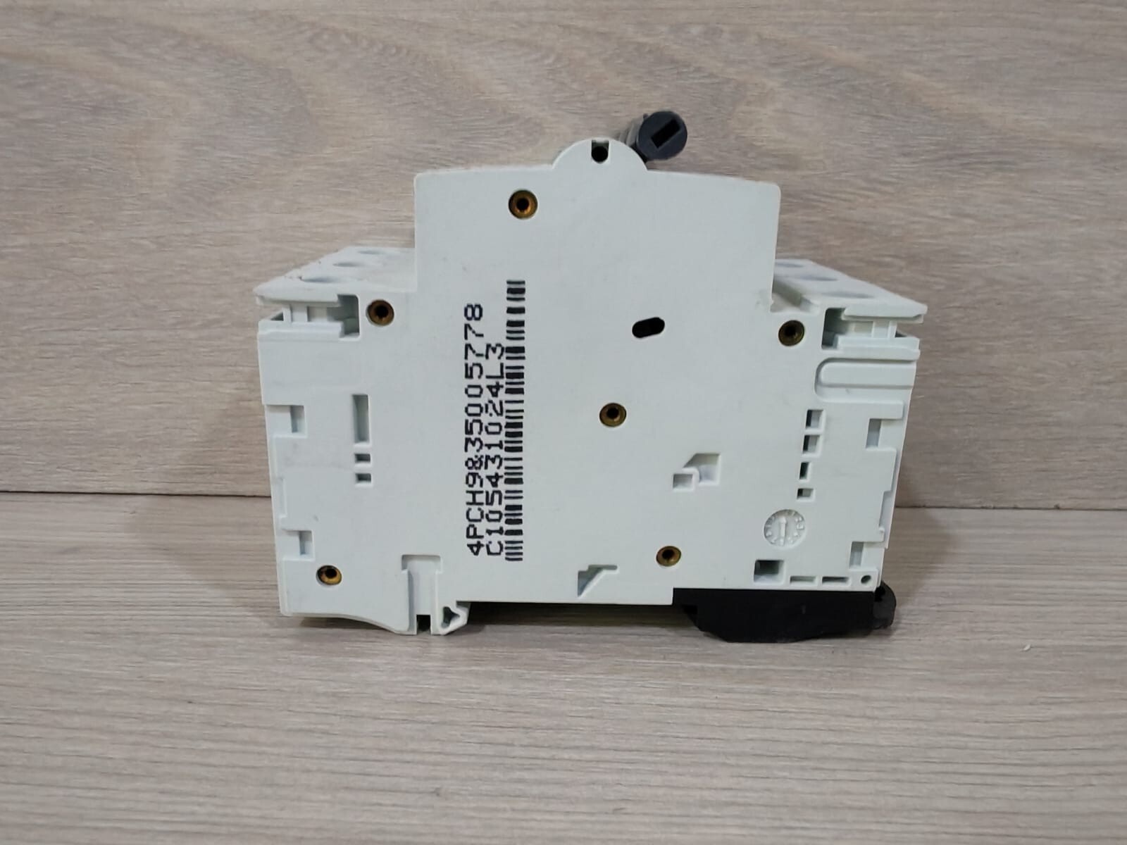 GE EP103ULC10 GE EP103ULC10 | EP100UL Circuit Breaker 686909 7