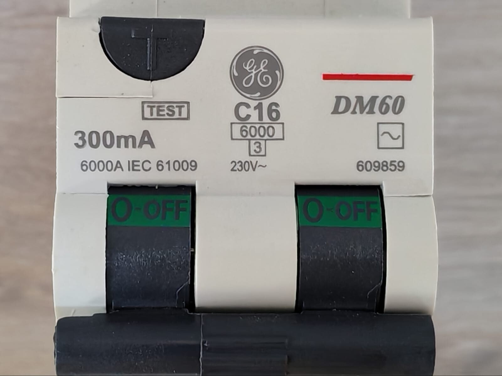 GE DM60 GE DM60 C16/300 Circuit Breaker 1P+N C16 300 mA | 609859 2