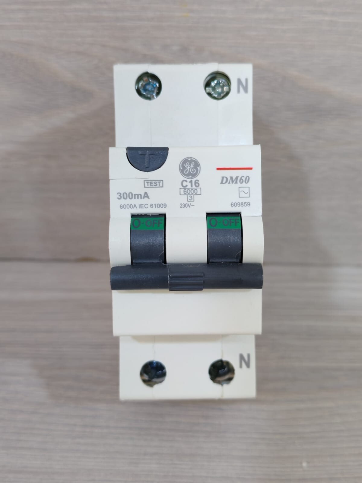 GE DM60 GE DM60 C16/300 Circuit Breaker 1P+N C16 300 mA | 609859 3