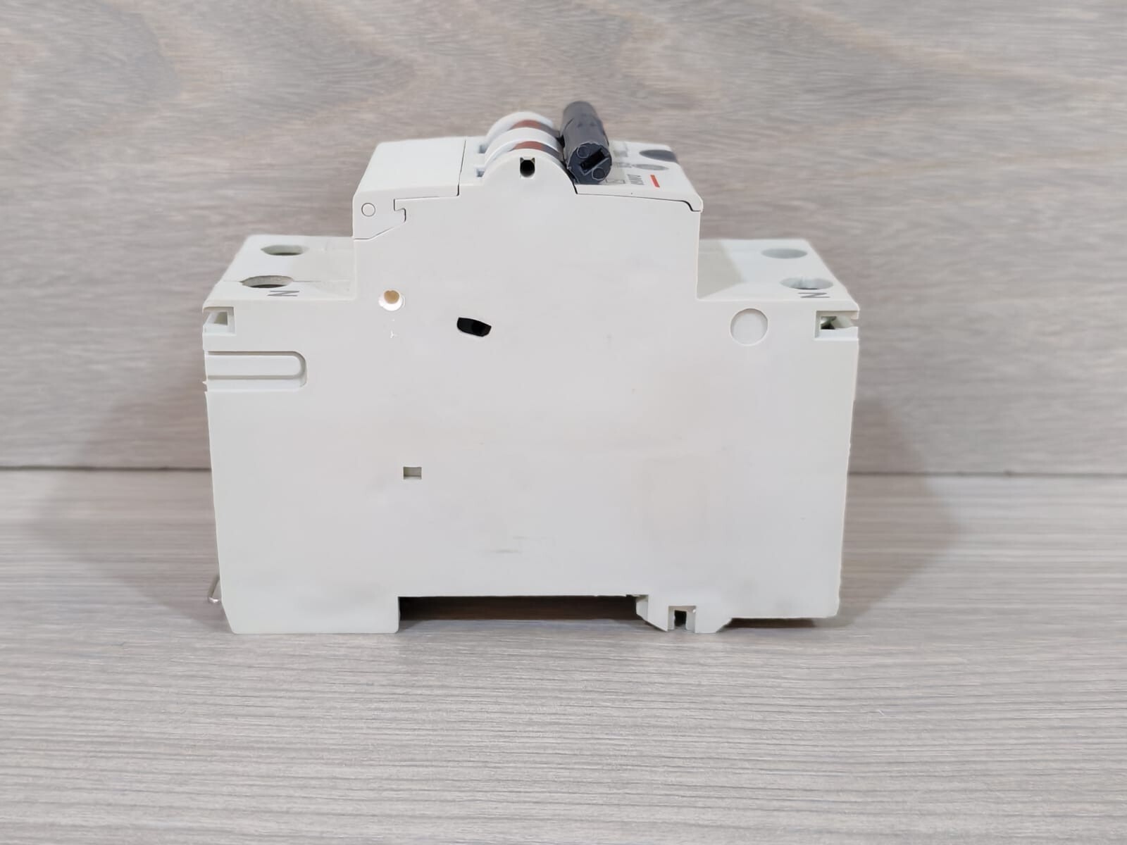 GE DM60 GE DM60 C16/300 Circuit Breaker 1P+N C16 300 mA | 609859 7