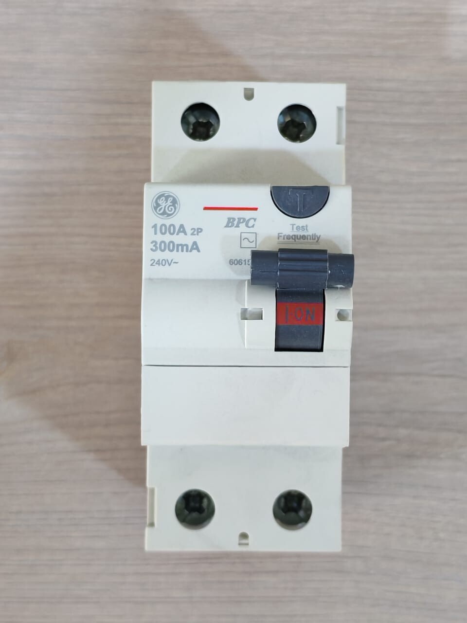 GE BPC-2100 GE BPC 2100/300 Circuit Breakers 2P 100A 300mA | 606152 3