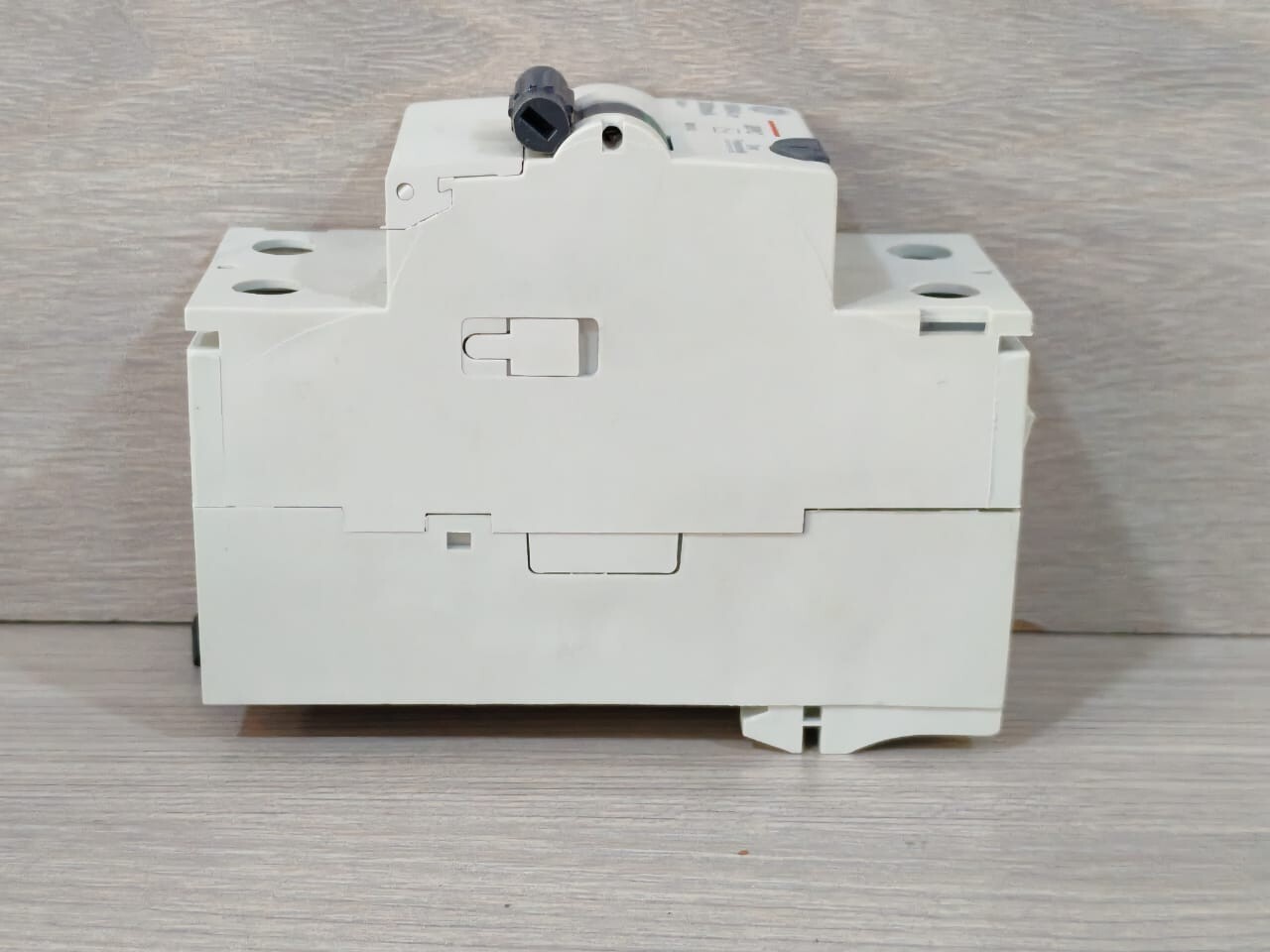 GE BPC-2100 GE BPC 2100/300 Circuit Breakers 2P 100A 300mA | 606152 6