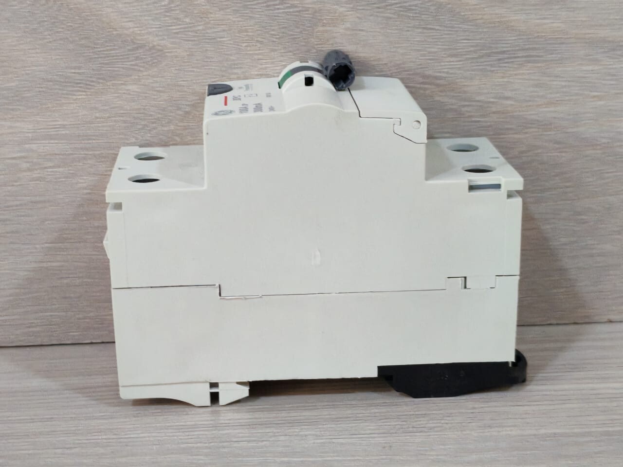 GE BPC-2100 GE BPC 2100/300 Circuit Breakers 2P 100A 300mA | 606152 7