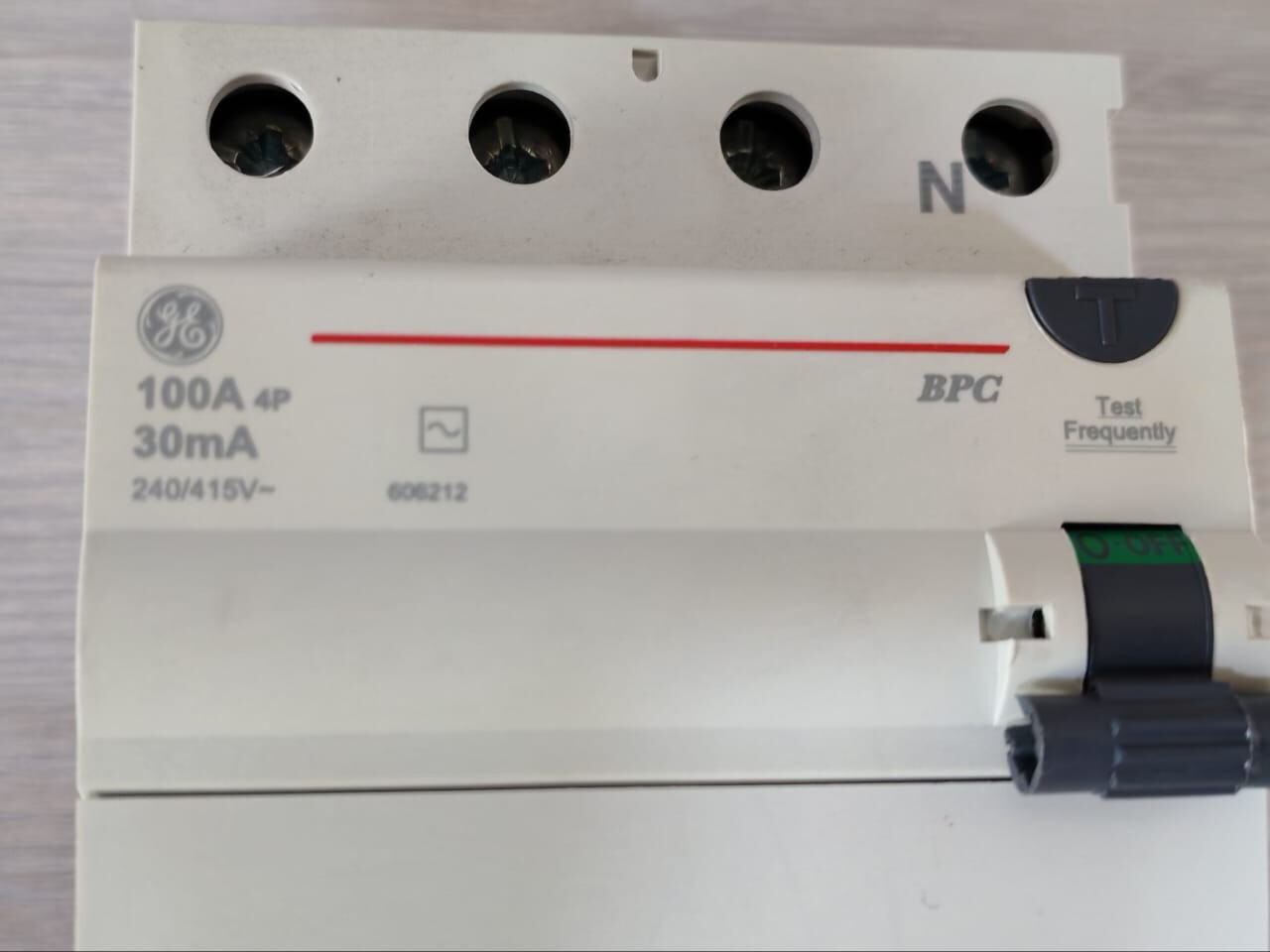 GE BPC-4100 GE BPC 4100/030 Circuit Breaker 4P 100A 30mA | 606212 2
