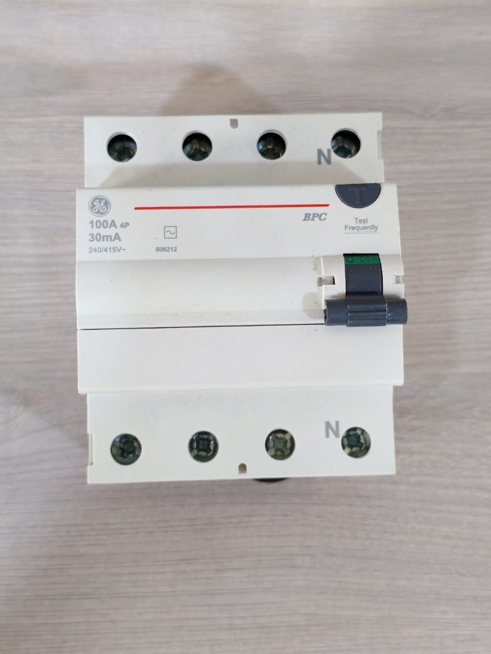 GE BPC-4100 GE BPC 4100/030 Circuit Breaker 4P 100A 30mA | 606212 3