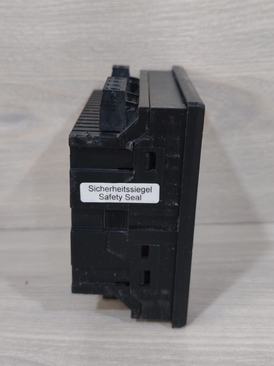 JANITZA 5234002 JANITZA UMG 96-S2 ENERGY ANALYSER 5234002- WITH DENTS ON THE SCREEN 7